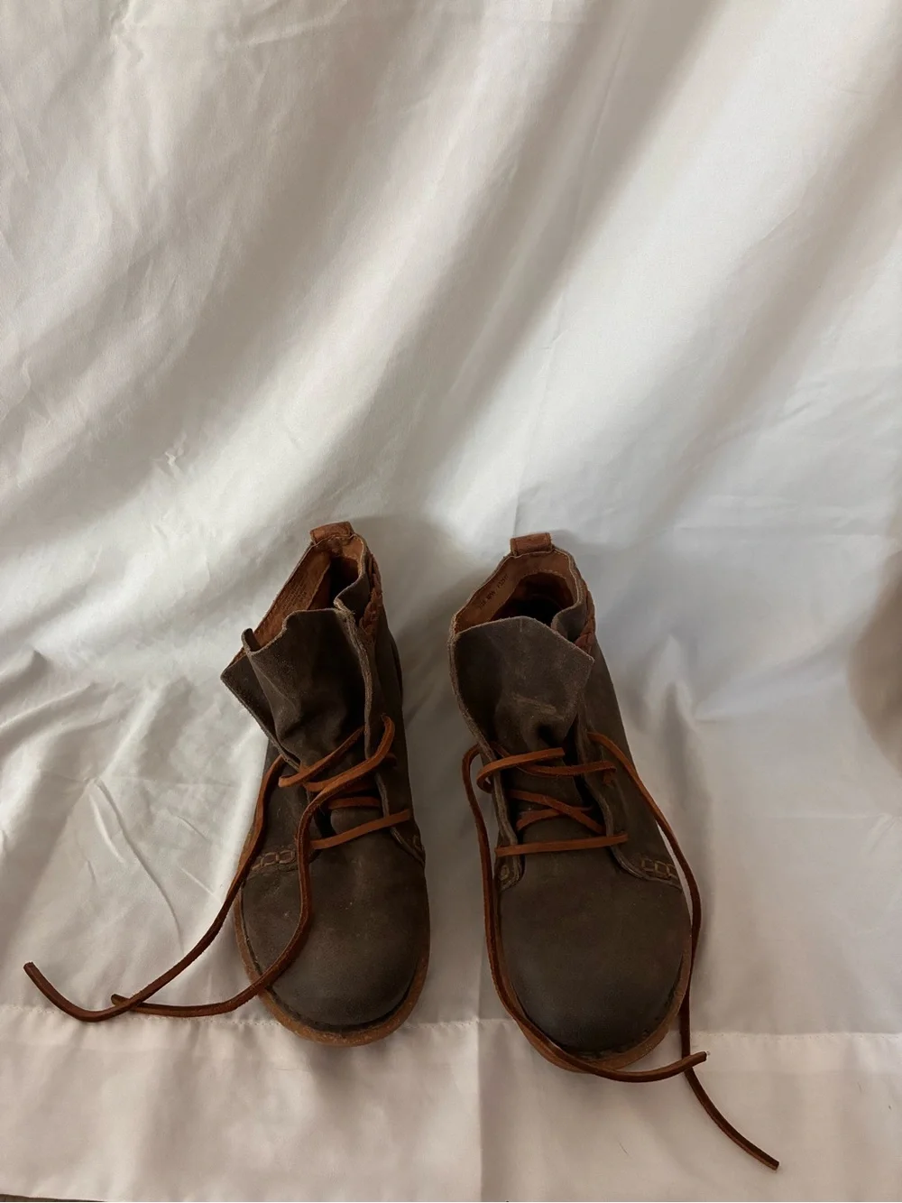 Børn “Temple” Boho Indie Grunge Grey Distressed Braided Leather Ankle Boot